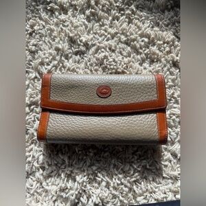 Dooney & Bourke Vintage Leather Taupe and British tan wallet + pen Kisslock